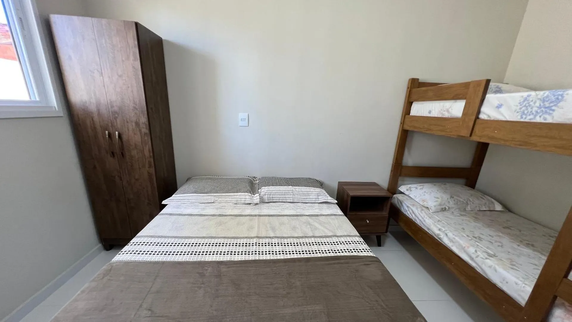 Ap Top Canasvieiras 01 - Apartamento Em Canasvieiras Com Piscina E 2 Garagens Florianopolis